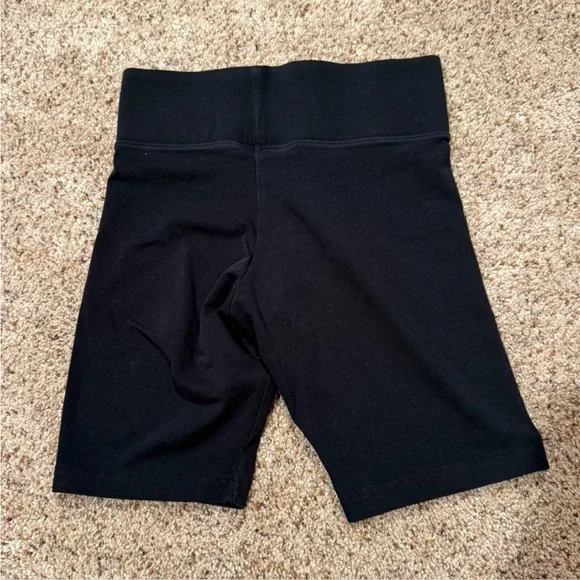 Nike Black Performance Shorts - Picture 2 of 3